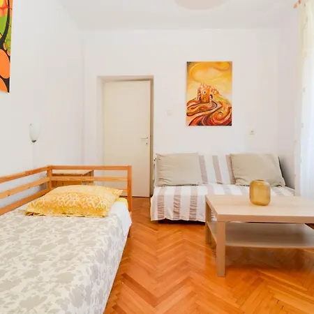 Apartment Pula 43 *