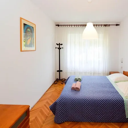 Apartment Pula 43 *