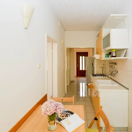 Apartment Pula 43 *