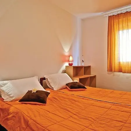Apartment Pula 43 *