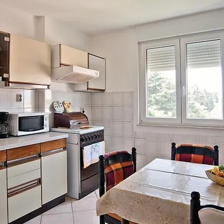 Apartment Pula 43 *