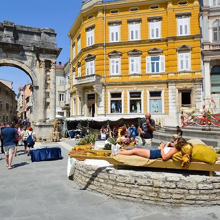 Apartment Pula 43 *