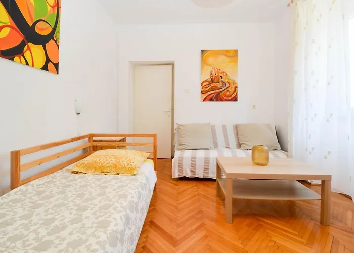 Apartament 43 *